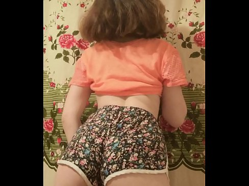 ❤️ Dhallaan yar oo sexy ah oo iska siibaysa surwaalka gaaban ee kamarada ❤❌ annaga %so.goodseller.top ❤
